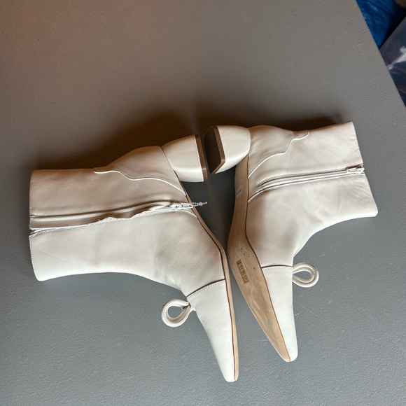 NEW IVY CITY CO White Ankle Boots - Picture 14 of 16